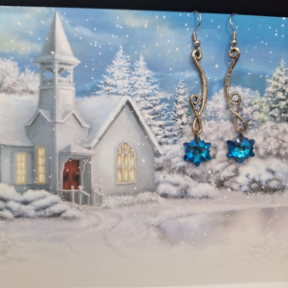 Sparkling Antique Silvertone Earrings - Picture 3 of 3